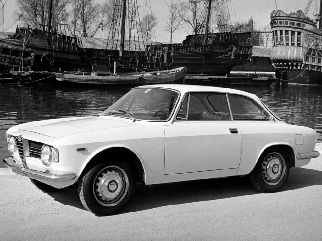 趣味・スポーツ・実用 ALFA ROMEO GIULIA BERLINAS 1962-1976 Alfa Romeo Giulia Berlina (1962) - pictures, information & specs